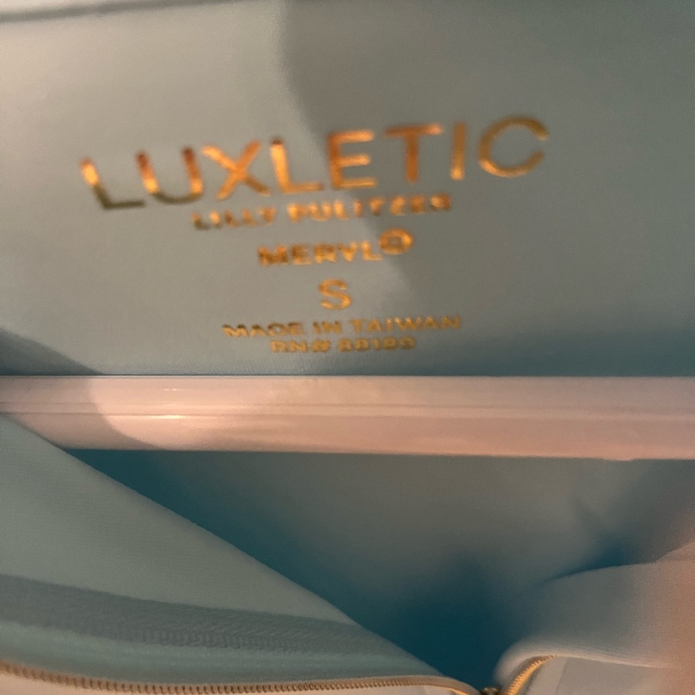 Lilly Pulitzer NWT Justine Pullover upf 50+ in Fresh Water Blue - Picture 3 of 5